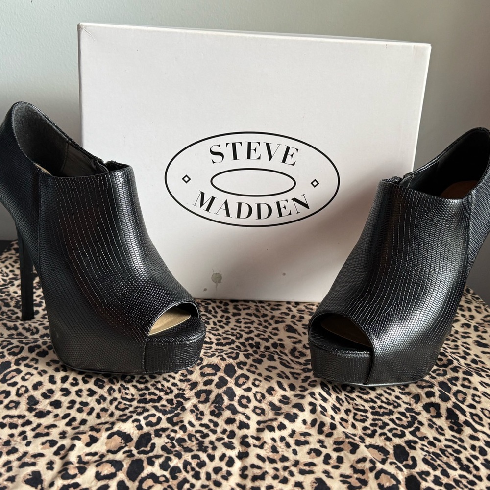 Steve Madden Black Snake skin booties